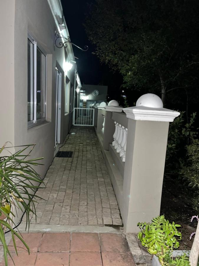 Somerset West Garden Apartments 1 Exterior photo